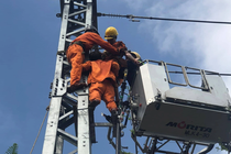 Cần bơm bê tông gãy, đè chết một công nhân