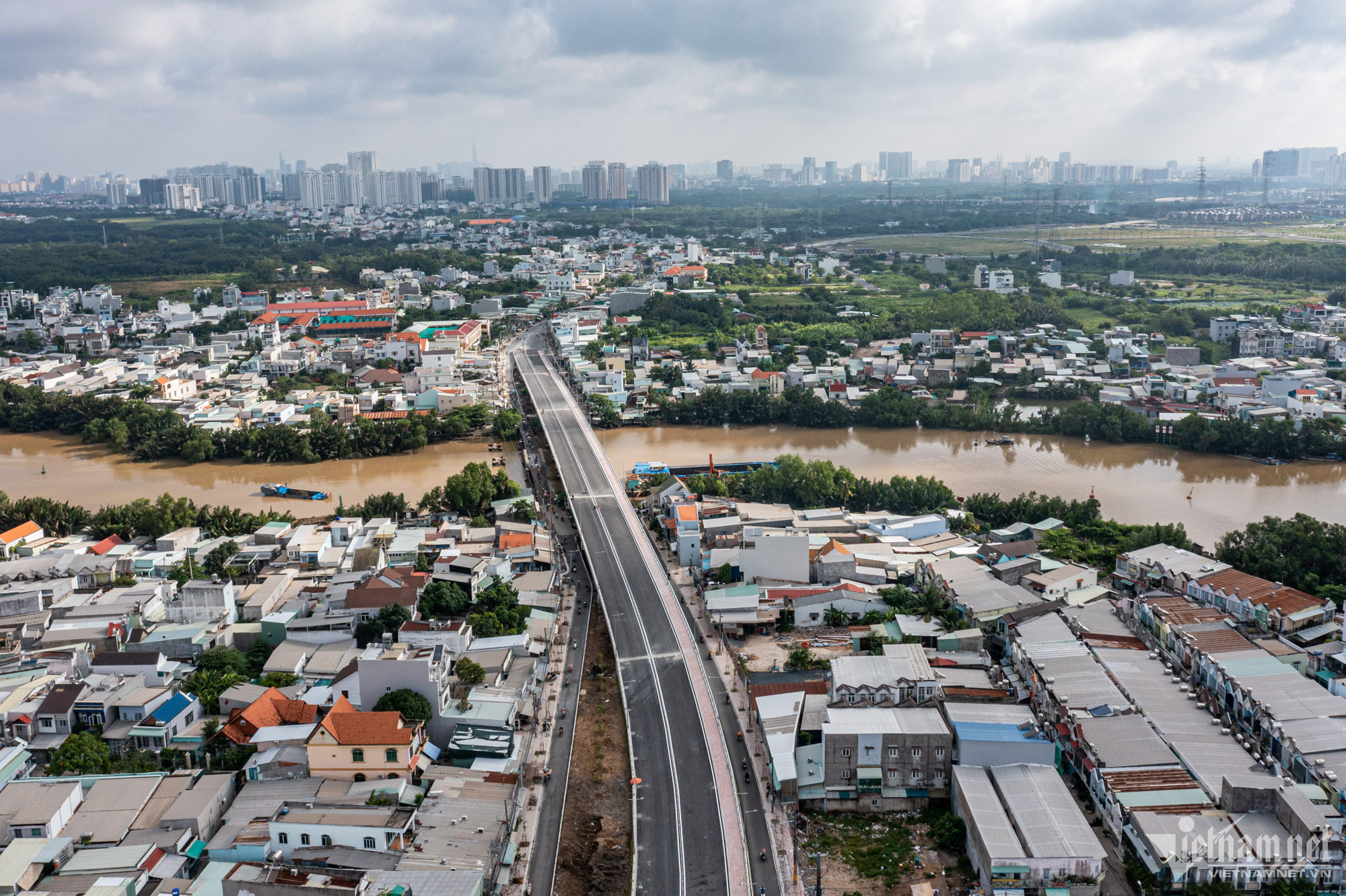 Cây cầu nối TP.HCM